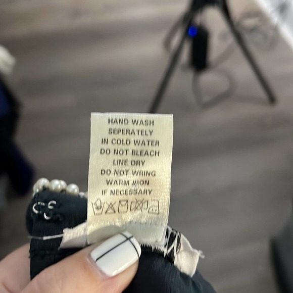 𝅺DIZZY Lizzy Gray Sleeveless Sheer Blouse Pearl Embellished Collar Size Medium - Picture 9 of 9